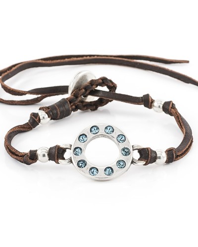 Swan VII es una pulsera de cuero con cristales SWAROVSKI®