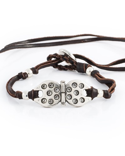 Swan VIII es una pulsera de cuero con cristales SWAROVSKI®