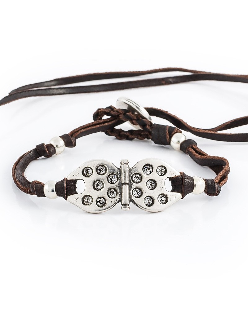 Swan VIII es una pulsera de cuero con cristales SWAROVSKI®