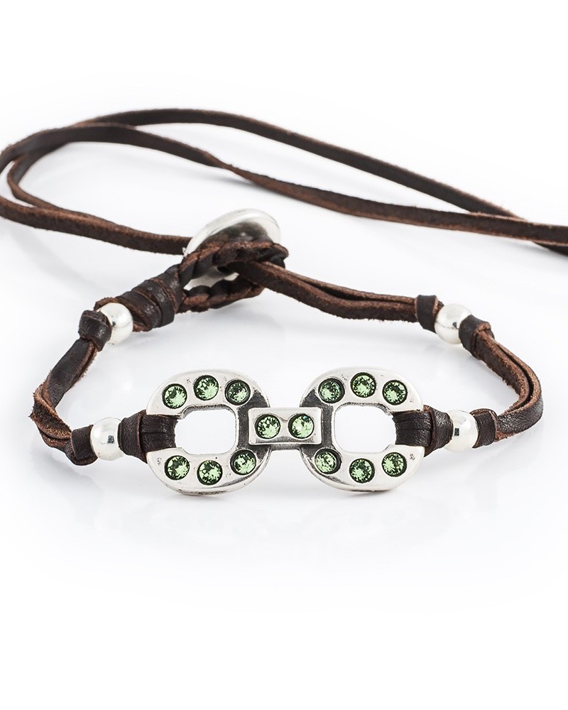 Swan IX es una pulsera de cuero con cristales SWAROVSKI®