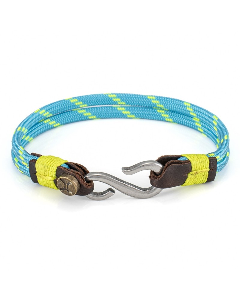Orion III es una pulsera de cuero forrada de paracord y gancho de zamak