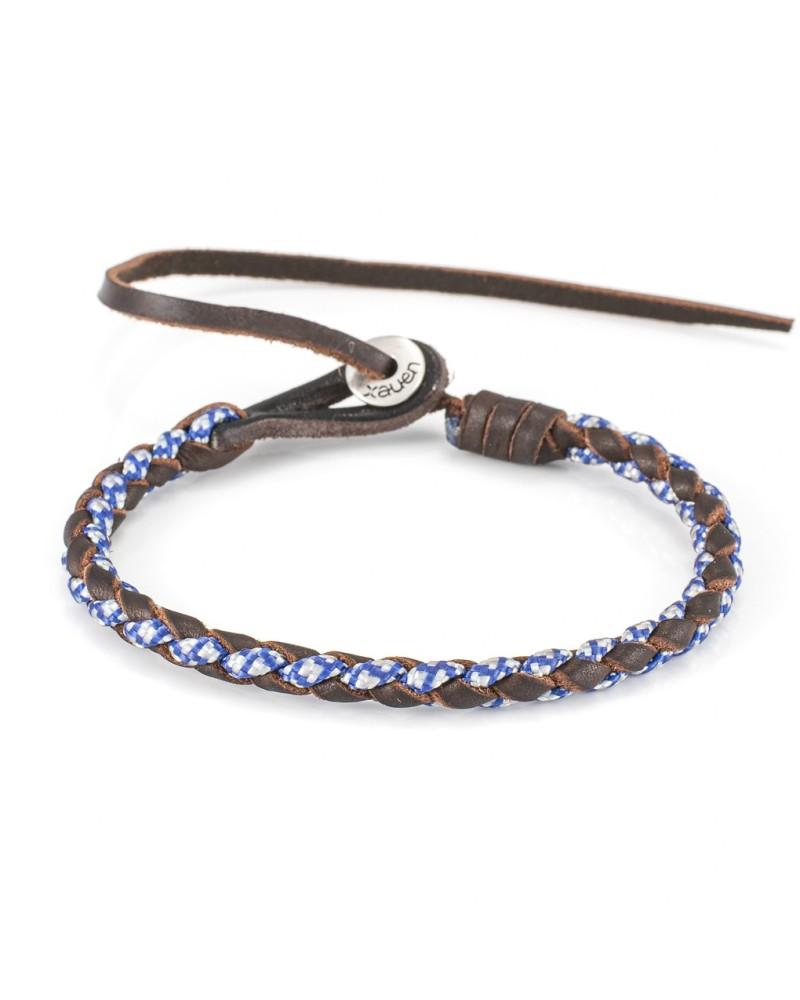 Orion IV es una pulsera de cuero forrada de paracord y cierre con ojal